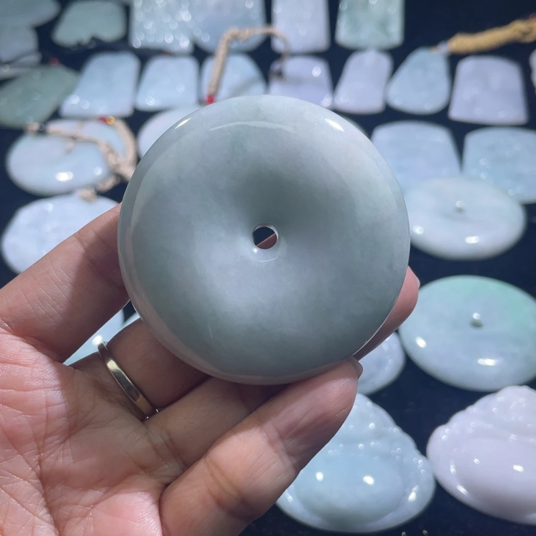 翡翠未镶嵌颈饰平安扣