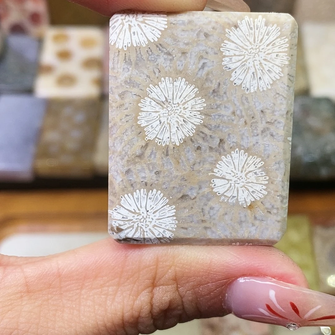 硅化玉颈饰合金画*生