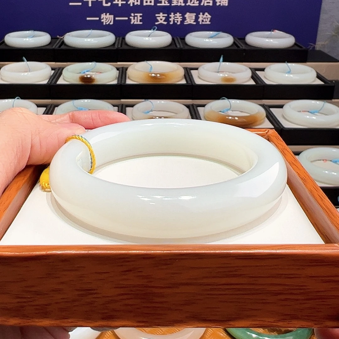 和田玉未镶嵌手镯