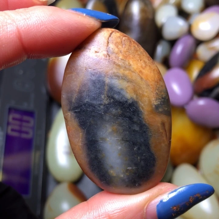 和田玉（翠青玉）未镶嵌珠宝奇石