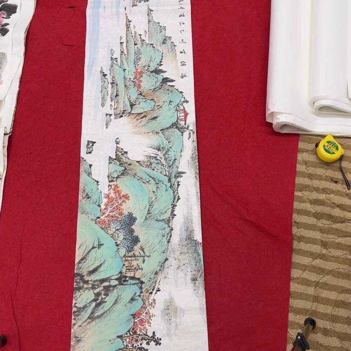 国画花鸟等图案为一体而得