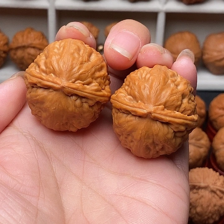 文玩核桃吊坠虎王