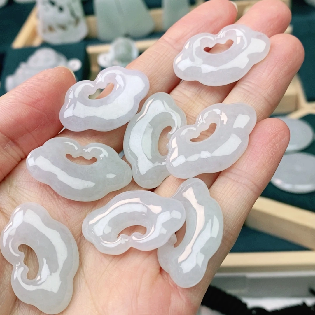 翡翠未镶嵌颈饰锁 发货发其一