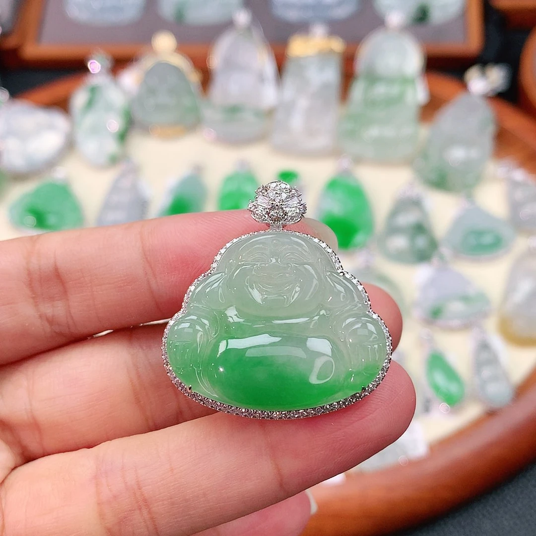 颈饰18K金镶嵌翡翠佛公