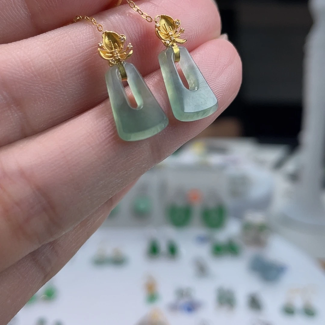 翡翠18K金镶嵌耳饰