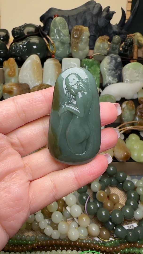 和田玉玉美人吊坠