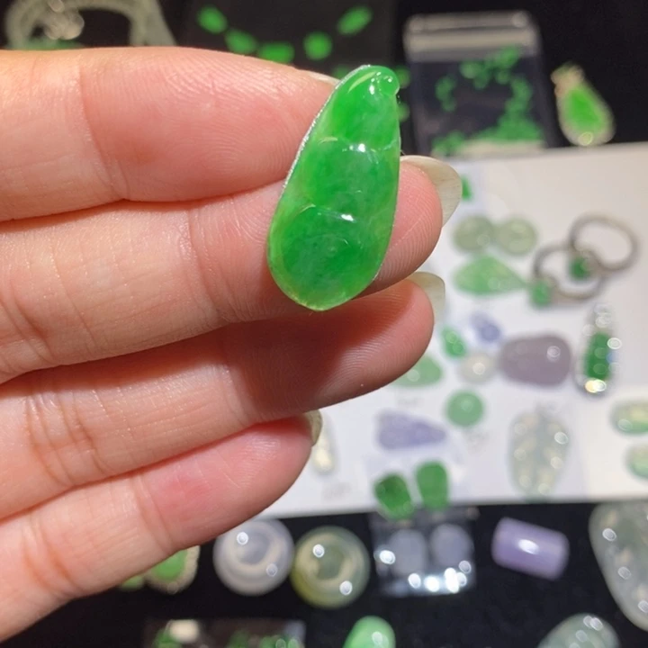 翡翠未镶嵌颈饰翡翠