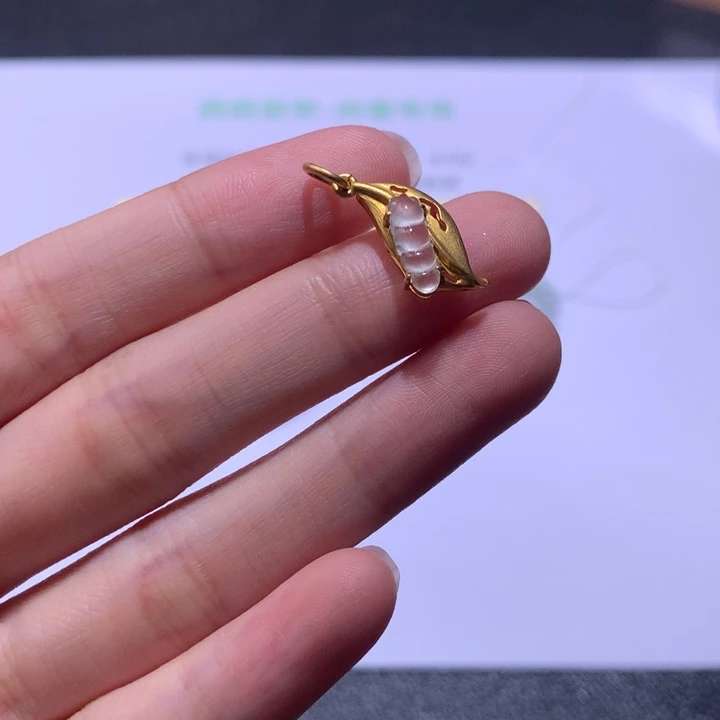 18K金镶嵌挂件翡翠