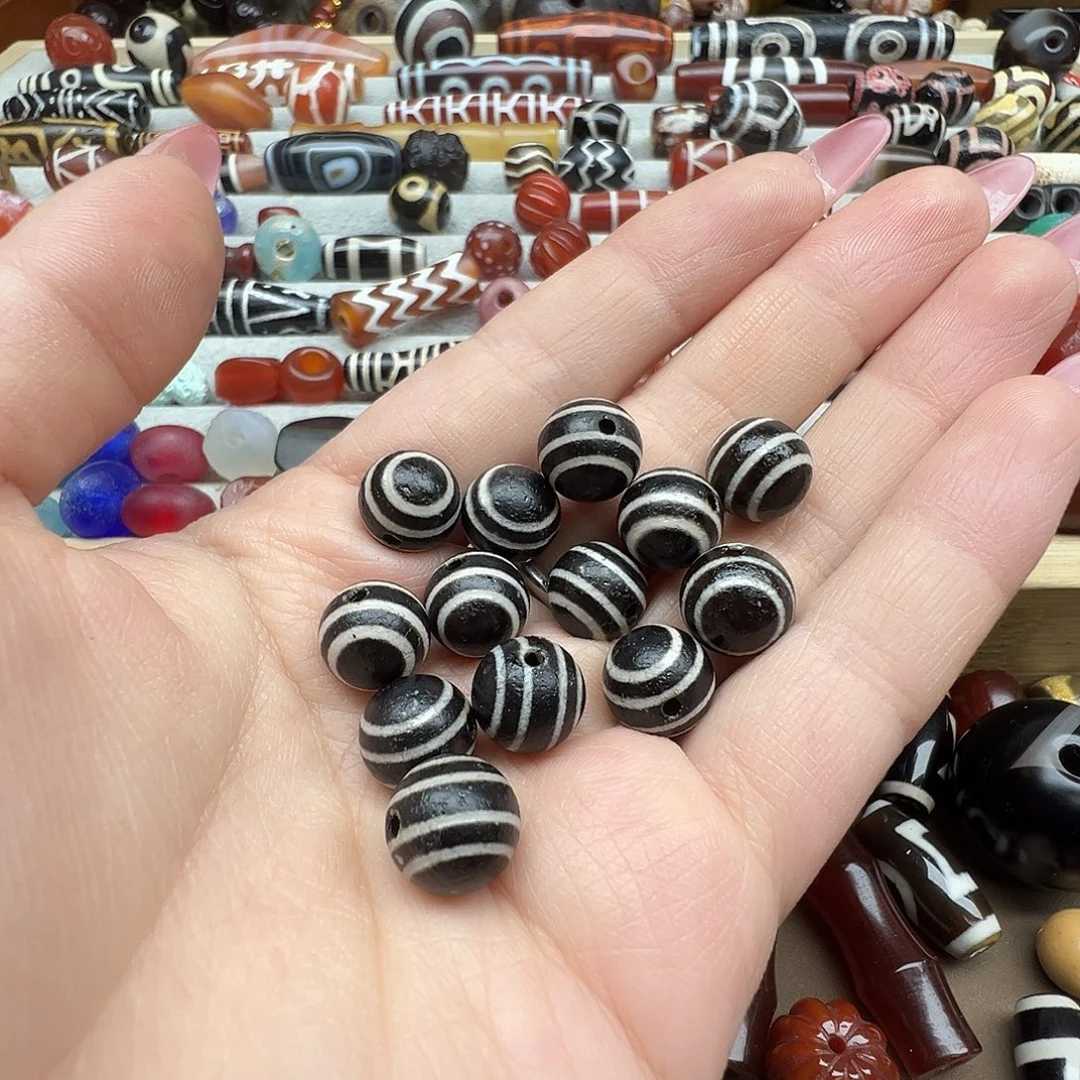 陈***盏玛瑙/玉髓未镶嵌珠宝半成品13颗