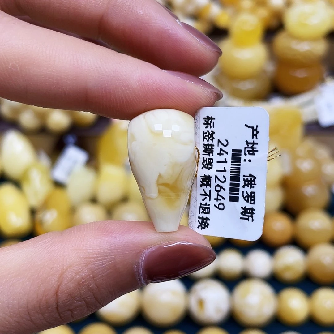 未镶嵌琥珀珠宝奇石23.7*12.6mm.瑕.三通