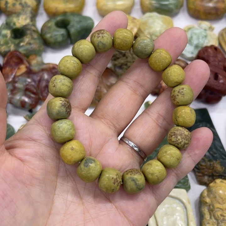 曾***水岫岩河磨玉（透闪石质玉）未镶嵌颈饰