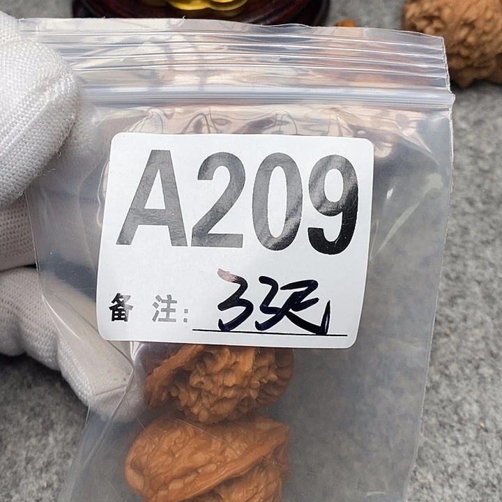 文玩核桃吊坠三棱