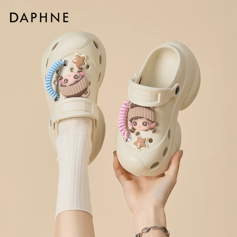 达芙妮椰子洞洞鞋女2025新款夏季外穿爆款厚底包头拖沙滩运动凉拖