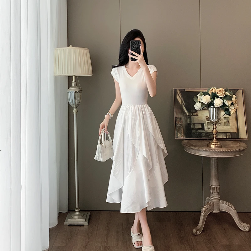 今年流行裙子夏装女爆款2025高级感显瘦气质v领不规则裙摆连衣裙