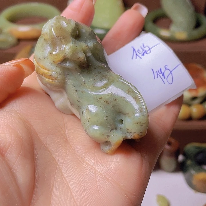 未镶嵌岫岩河磨玉（透闪石质玉）挂件第*季