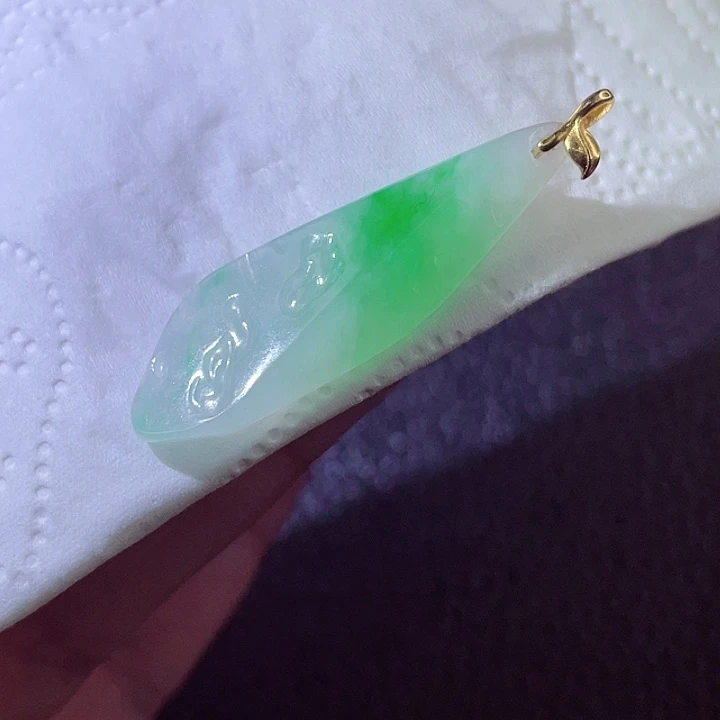翡翠18K金镶嵌颈饰翡翠