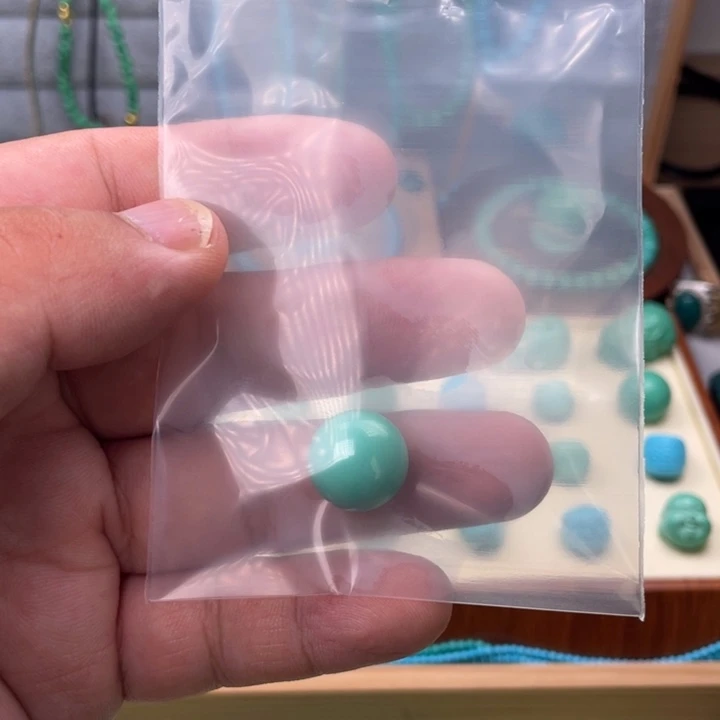 红***客直径14绿色圆珠一颗