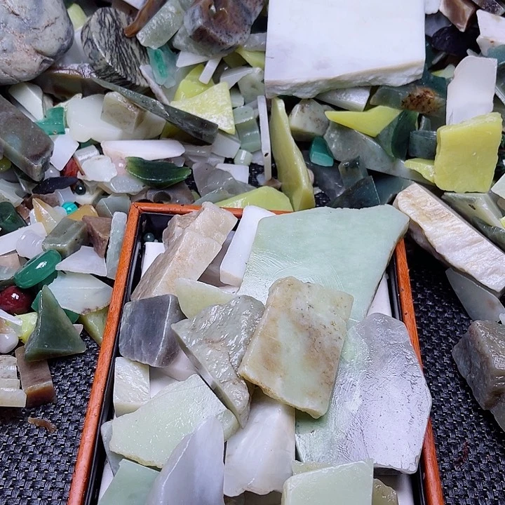 和田玉（糖玉）未镶嵌珠宝半成品司*