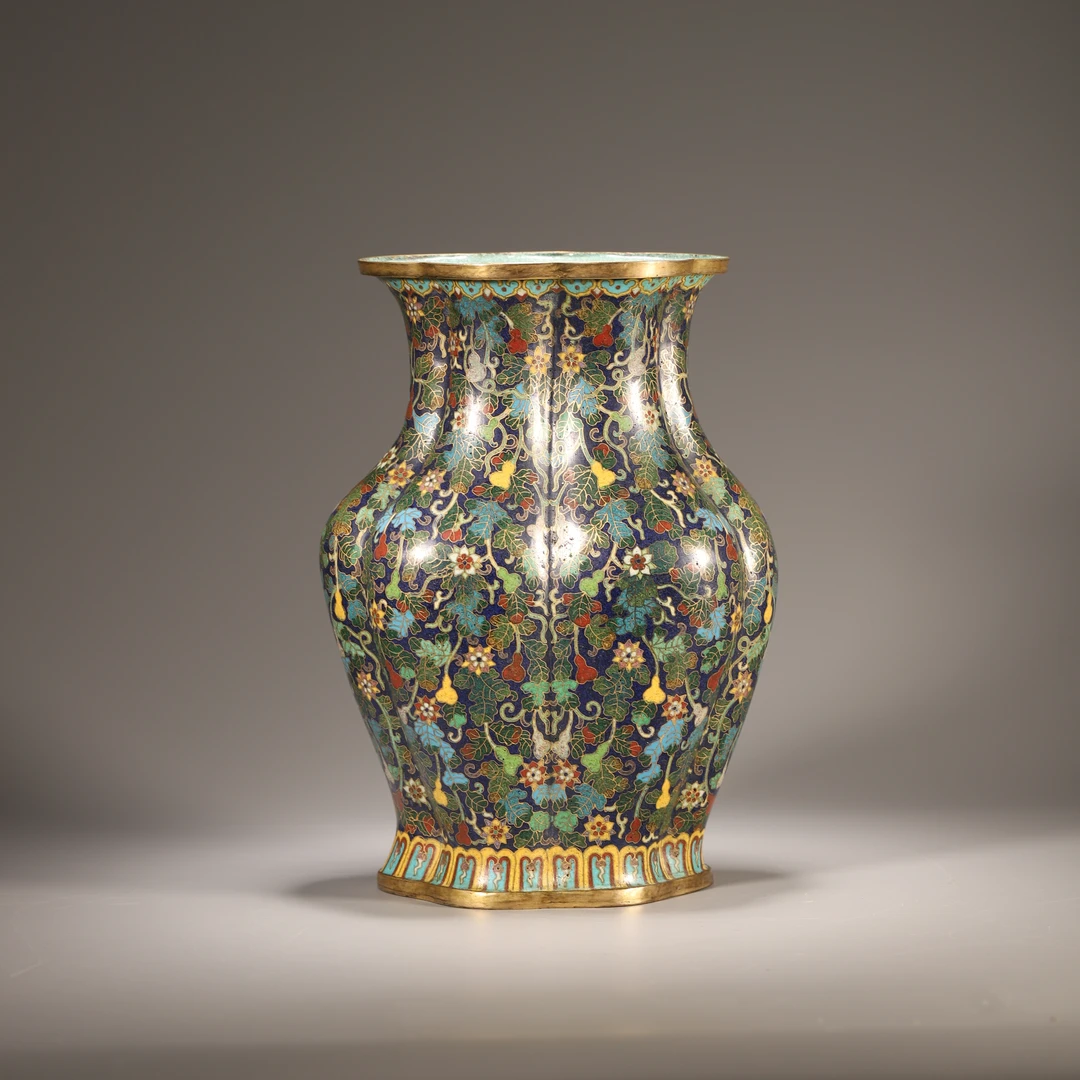 Lot28清代 珐琅葫芦万代尊