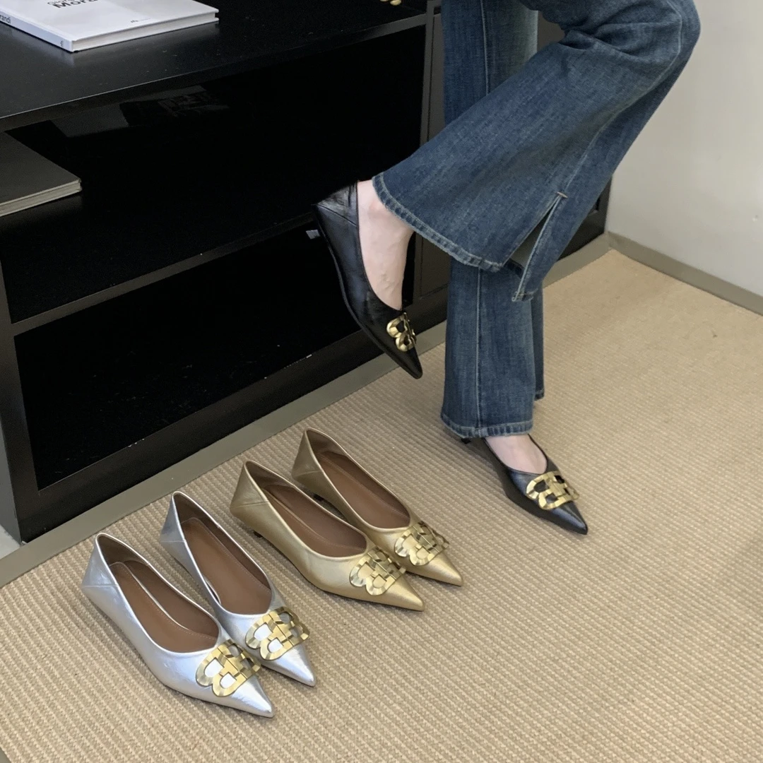 2025年夏季新款金属扣浅口尖头细跟中低跟单鞋女百搭气质通勤女鞋