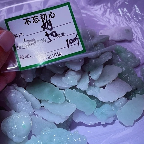 刘***全翡翠未镶嵌颈饰缅甸