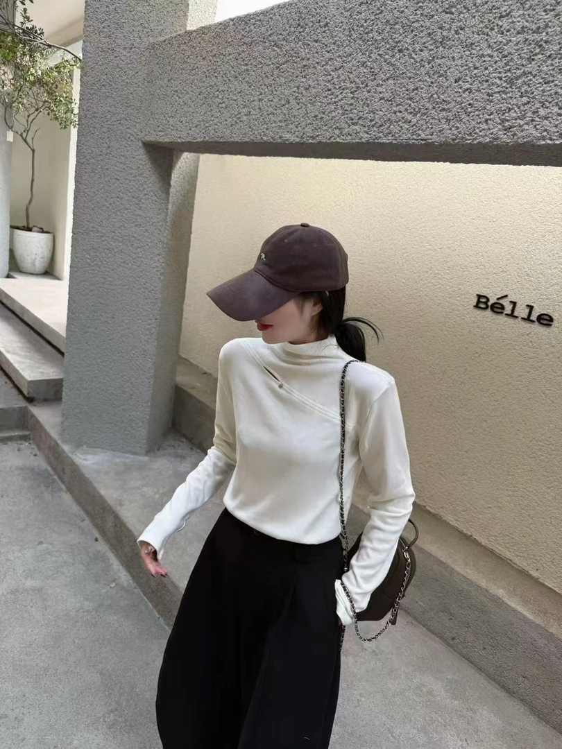 8805【蝶谷】磨毛半高领小心机镂空打底衫