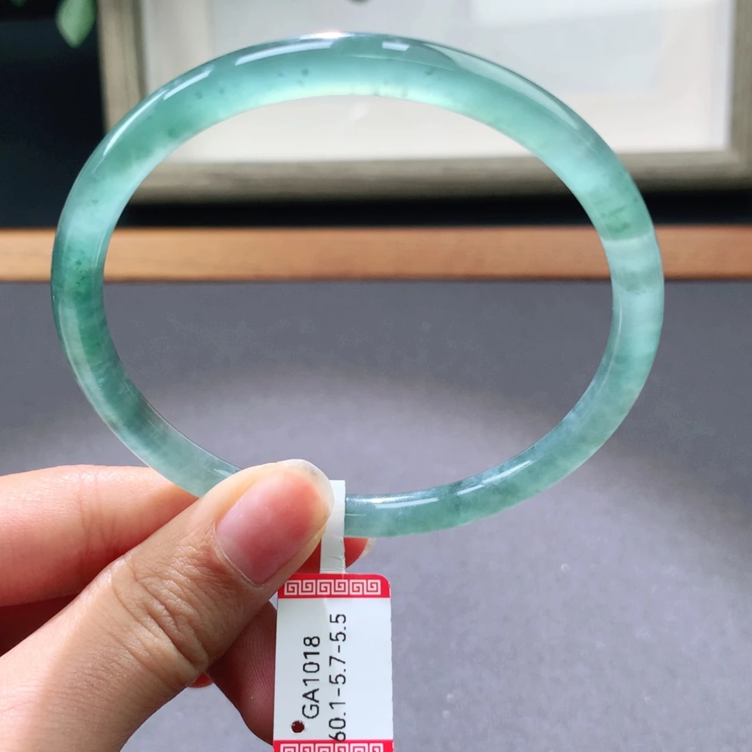 翡翠手镯未镶嵌翡翠手镯叮当镯