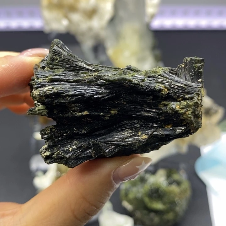 有机玻璃绿帘石141