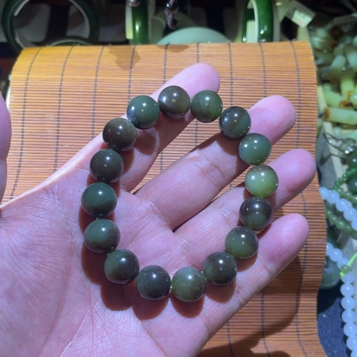 和田玉未镶嵌颈饰陈*