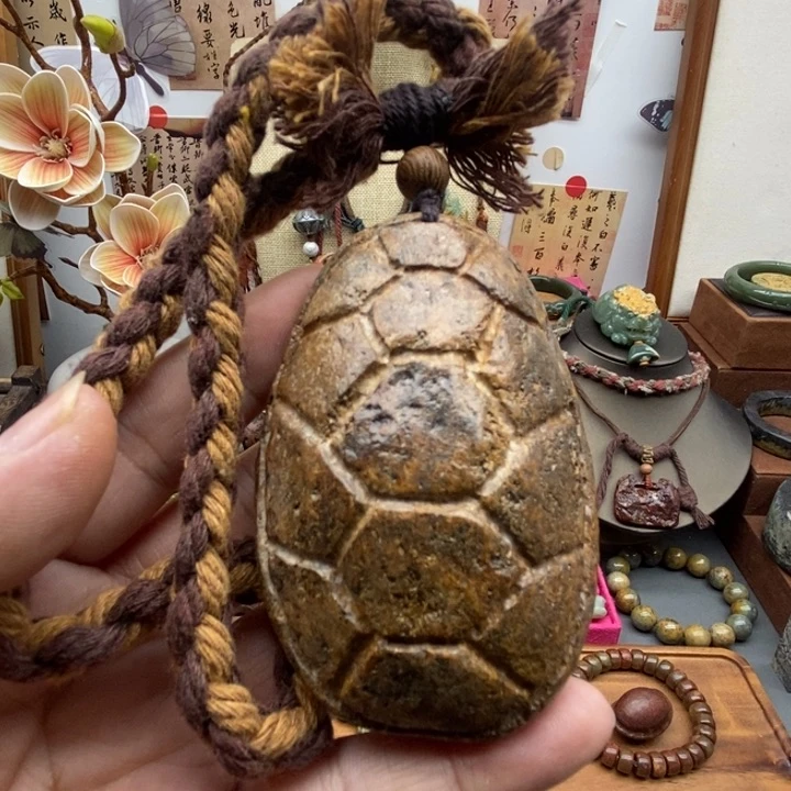 未镶嵌岫岩河磨玉（透闪石质玉）挂件