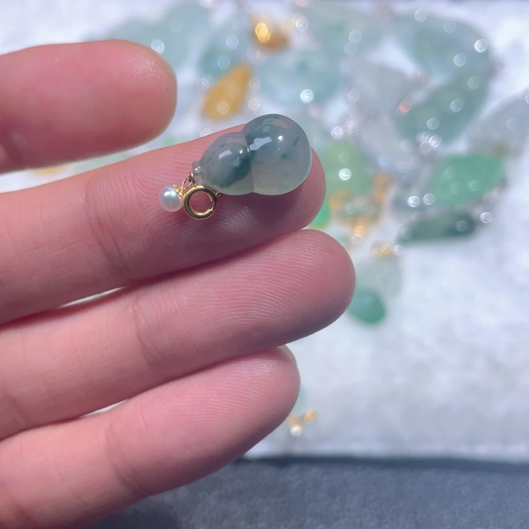 翡翠18K金镶嵌颈饰翡翠