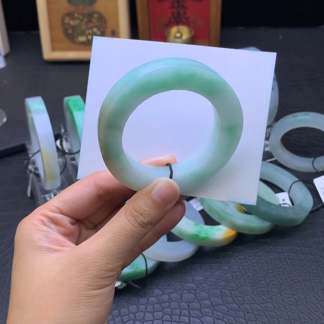 定制翡翠未镶嵌翡翠手镯