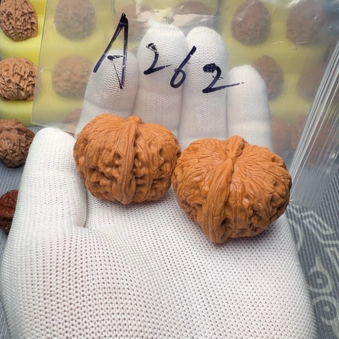 文玩核桃吊坠元宝40