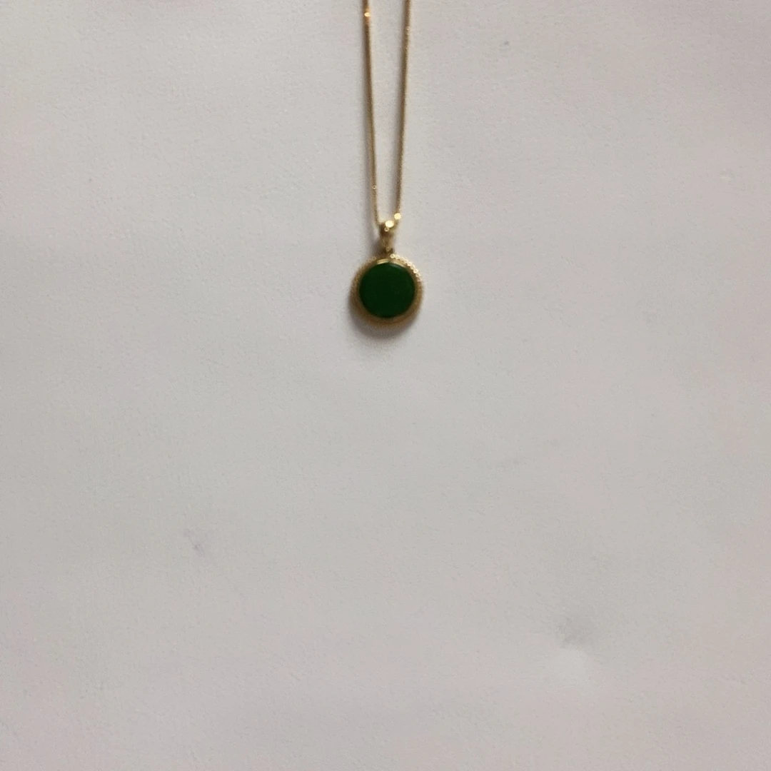 翡翠18K金镶嵌颈饰简单