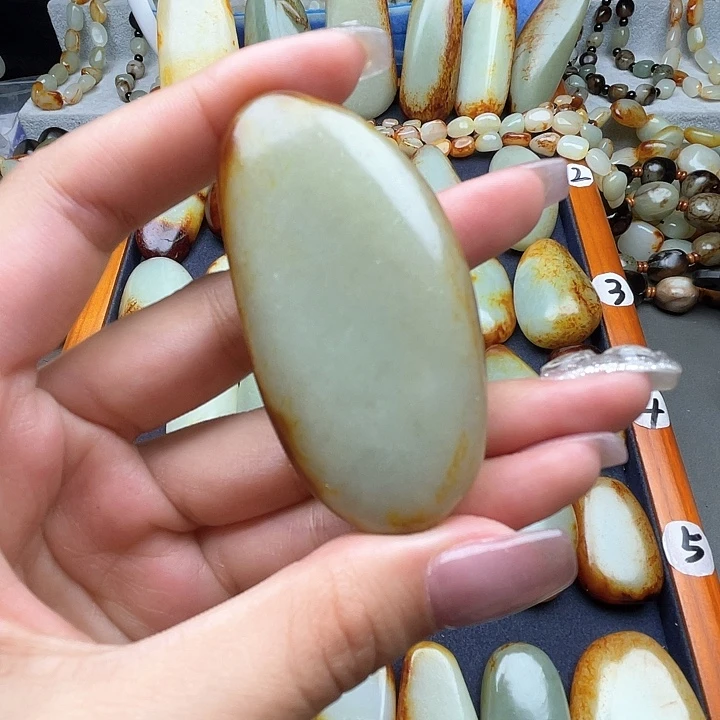 和田玉颈饰未镶嵌往**风