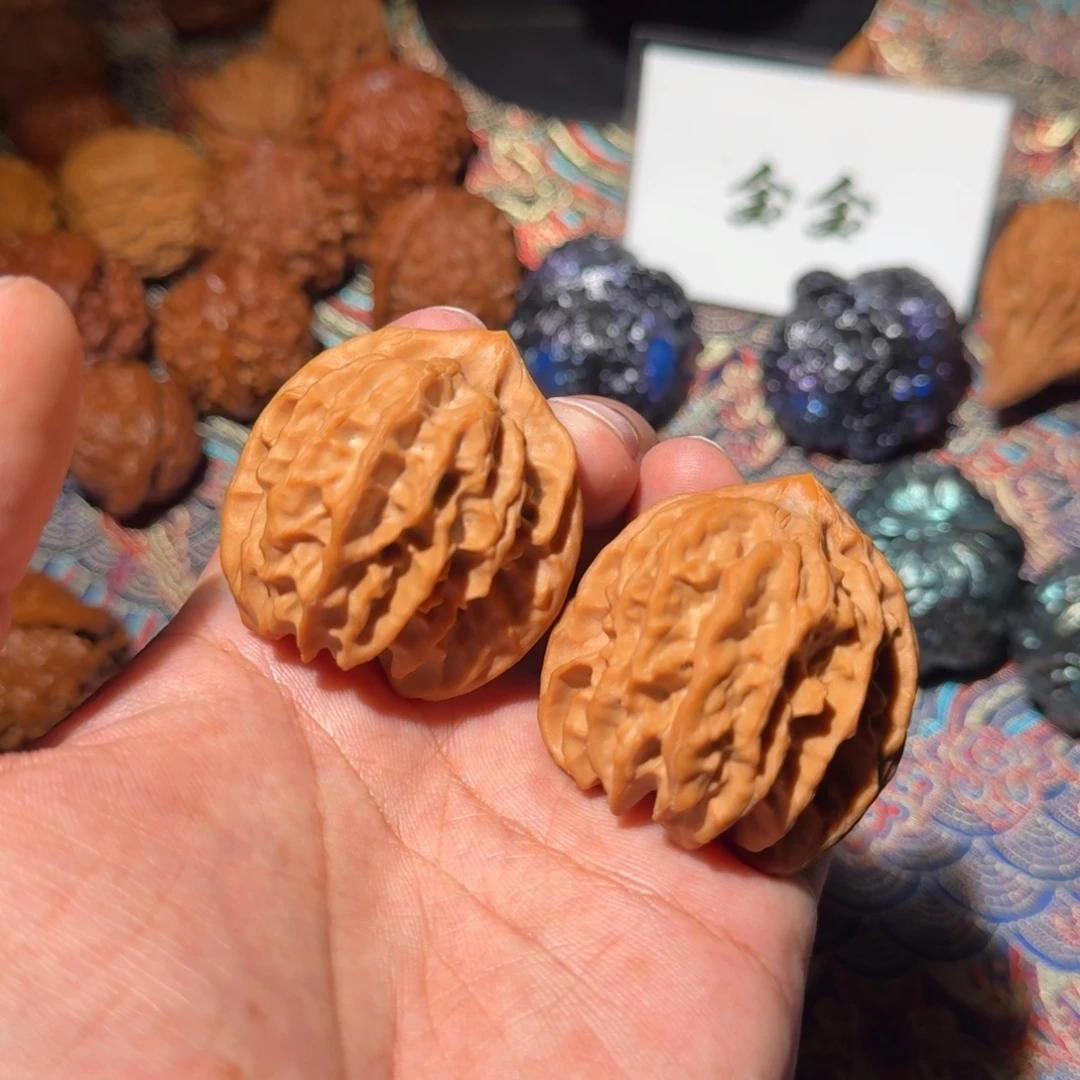 文玩核桃把件2113曹大龙，尺寸42 43 43