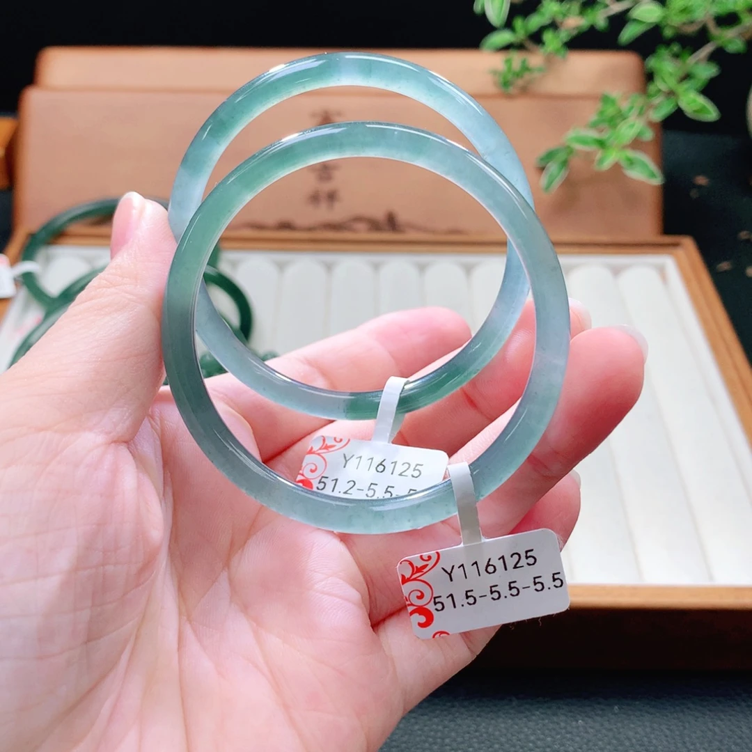翡翠未镶嵌手镯（圆镯）