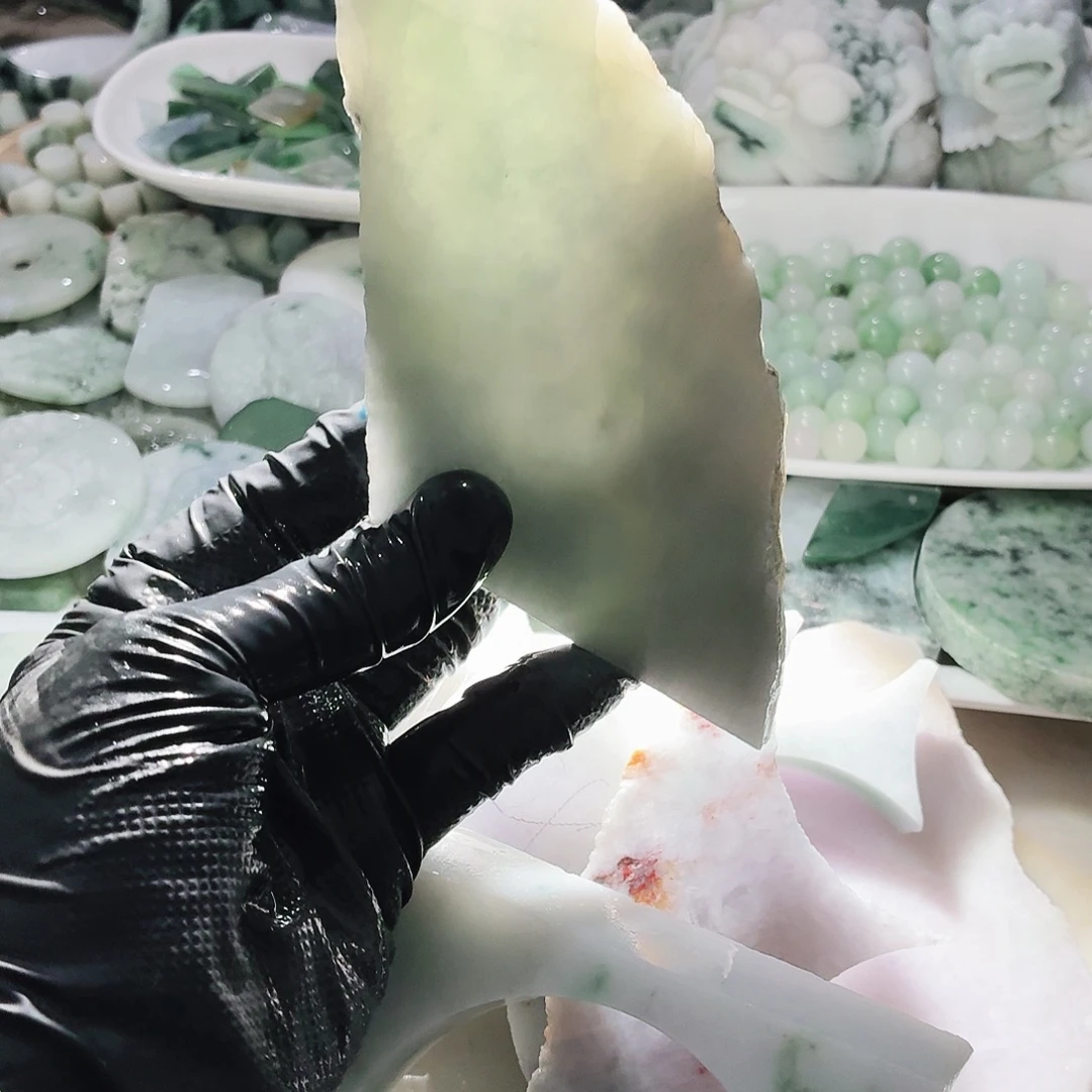 翡翠未镶嵌颈饰边角料