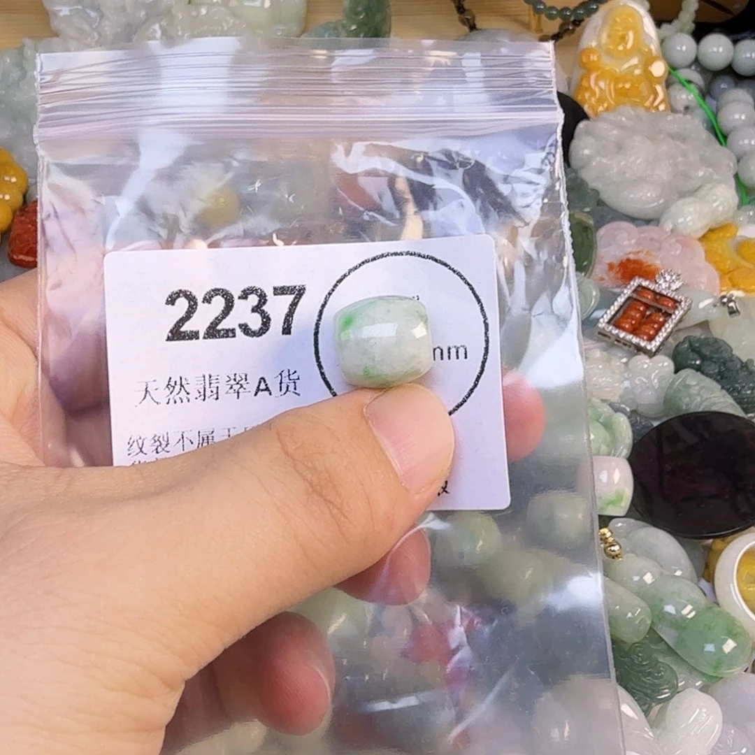 翡翠未镶嵌颈饰hhh