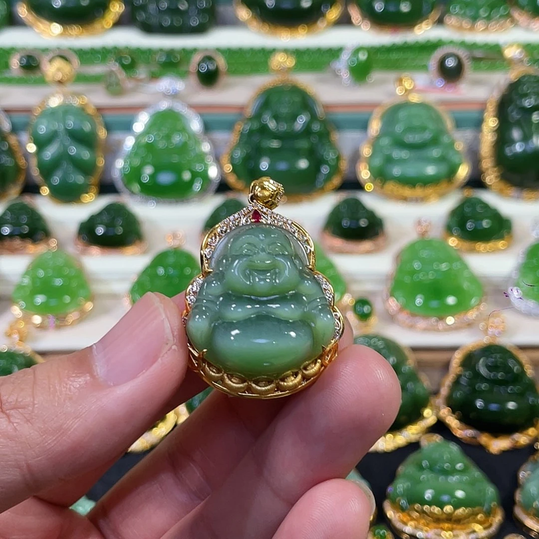 颈饰18K金镶嵌和田玉（碧玉）26mm