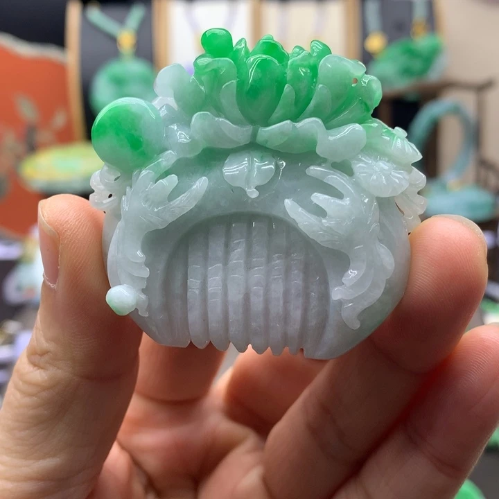 翡翠未镶嵌吊坠(赠链)