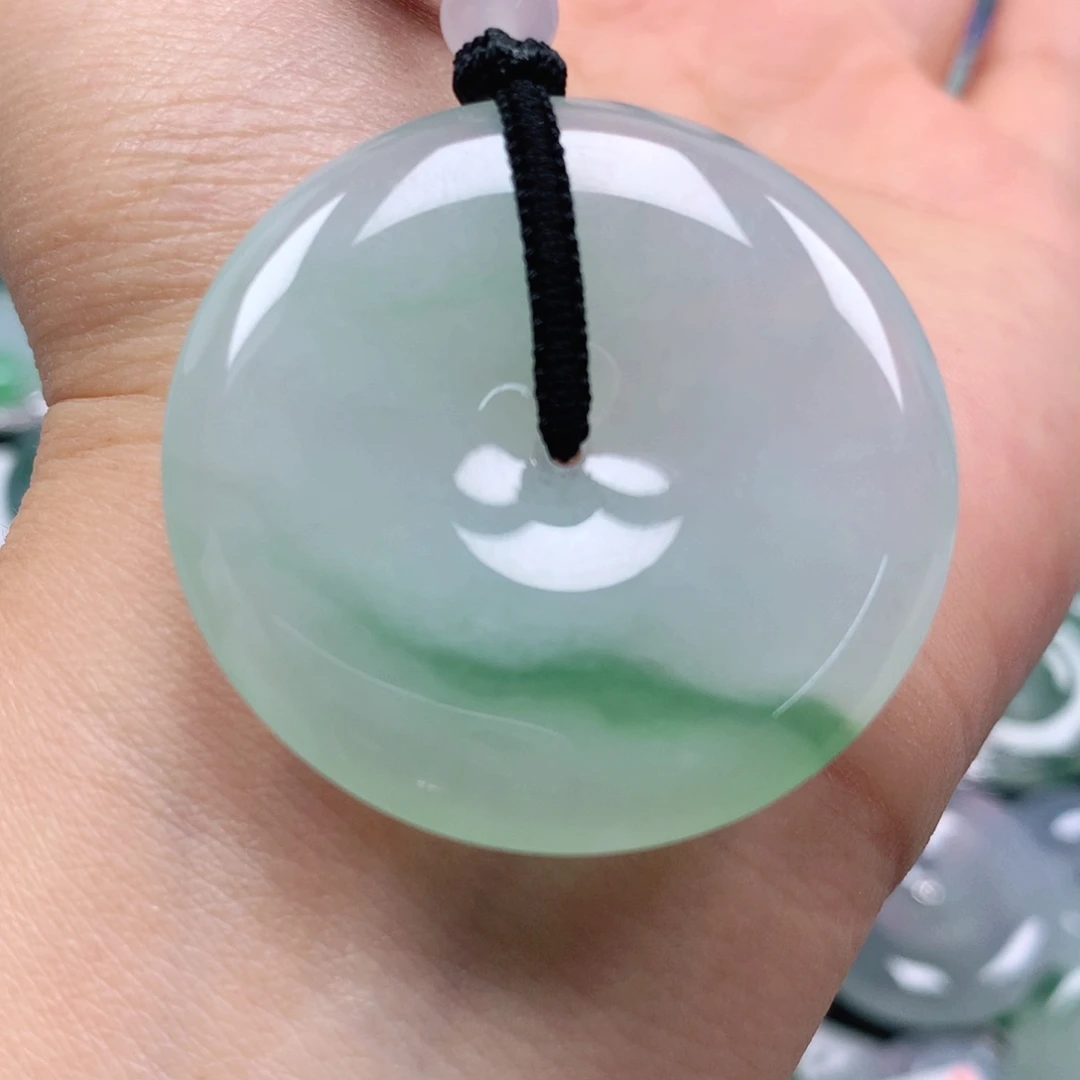 翡翠颈饰未镶嵌天然翡翠