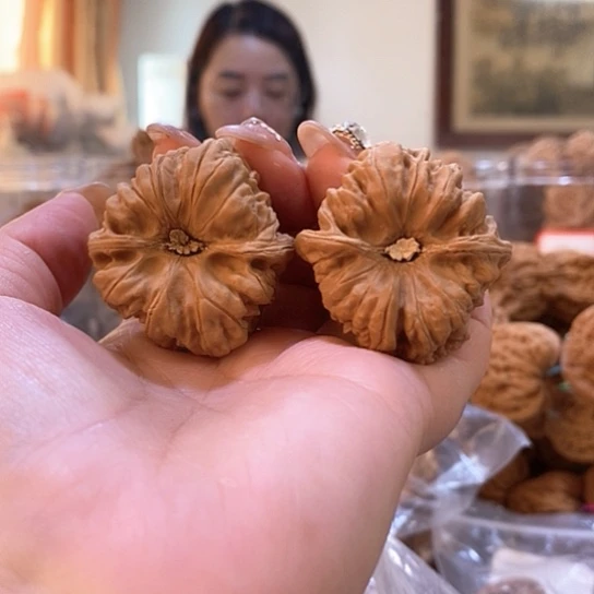 文玩核桃吊坠39平谷凹底