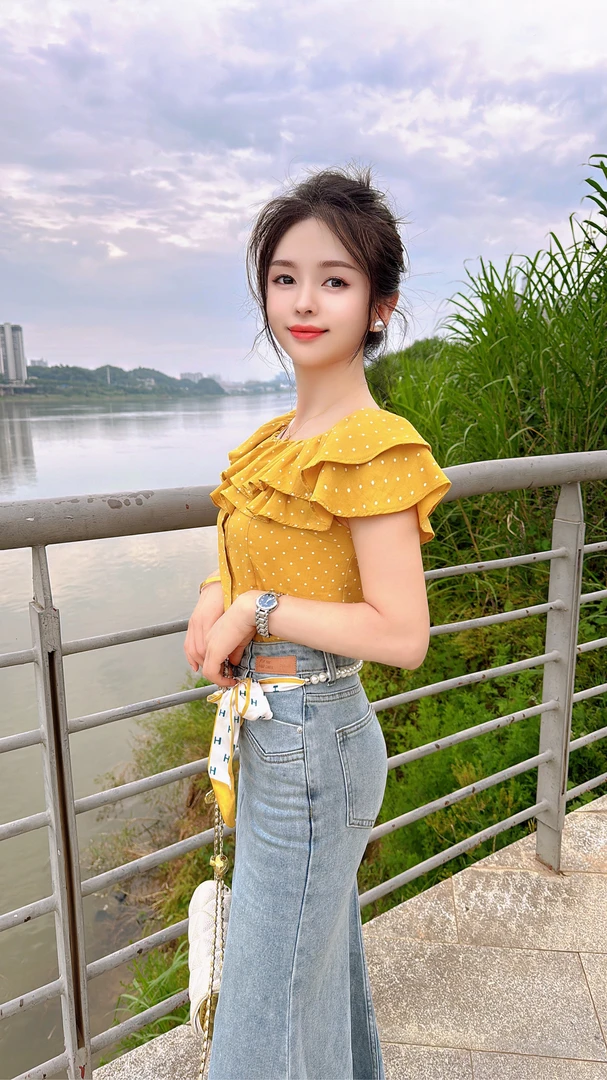 法式甜美减龄双层荷叶边一字肩波点衬衫夏季新款修身显瘦短款上衣