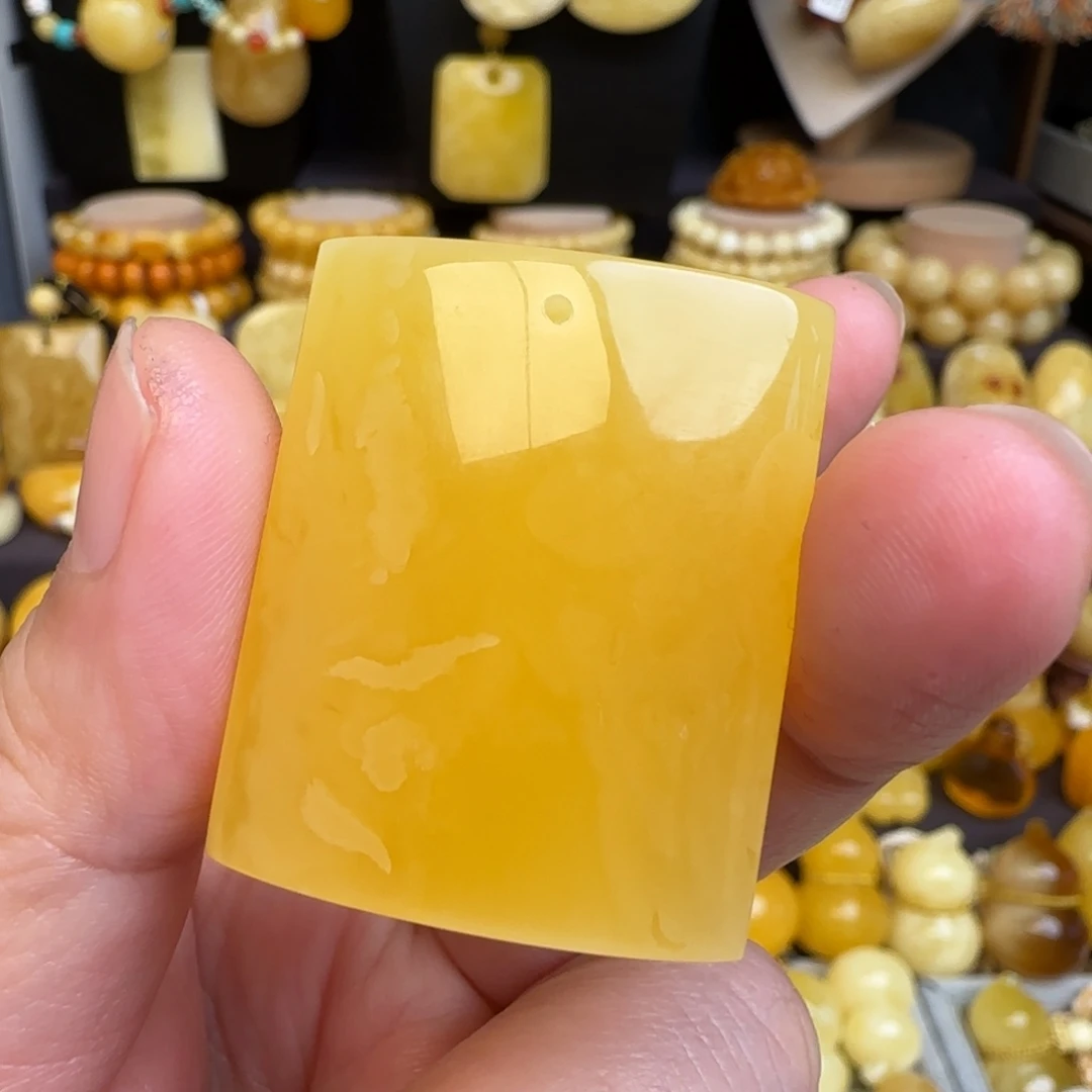 琥珀未镶嵌吊坠(赠链)天然俄料鸡油黄蜜蜡无事牌吊坠