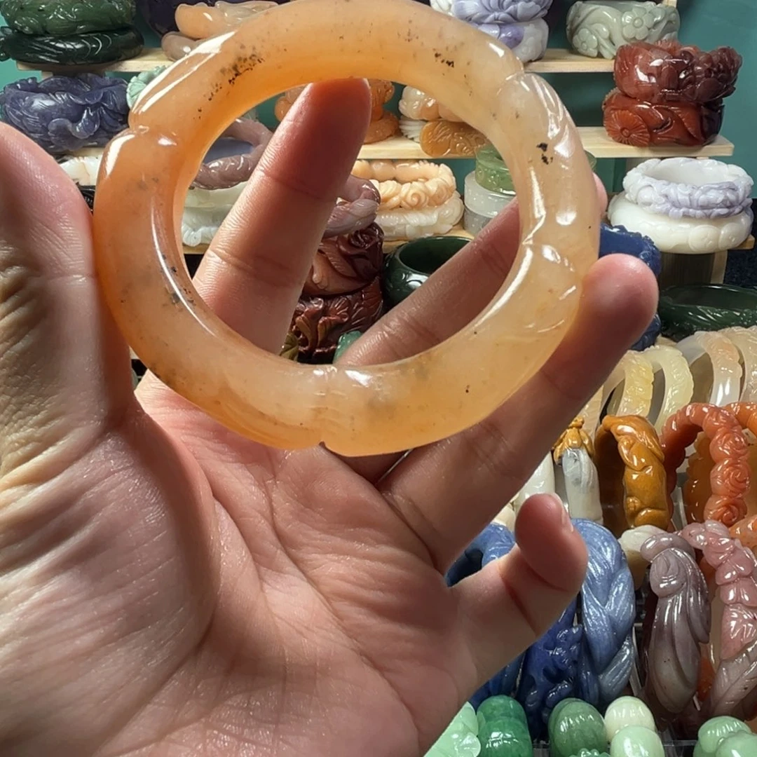 石英质玉未镶嵌雕花手镯