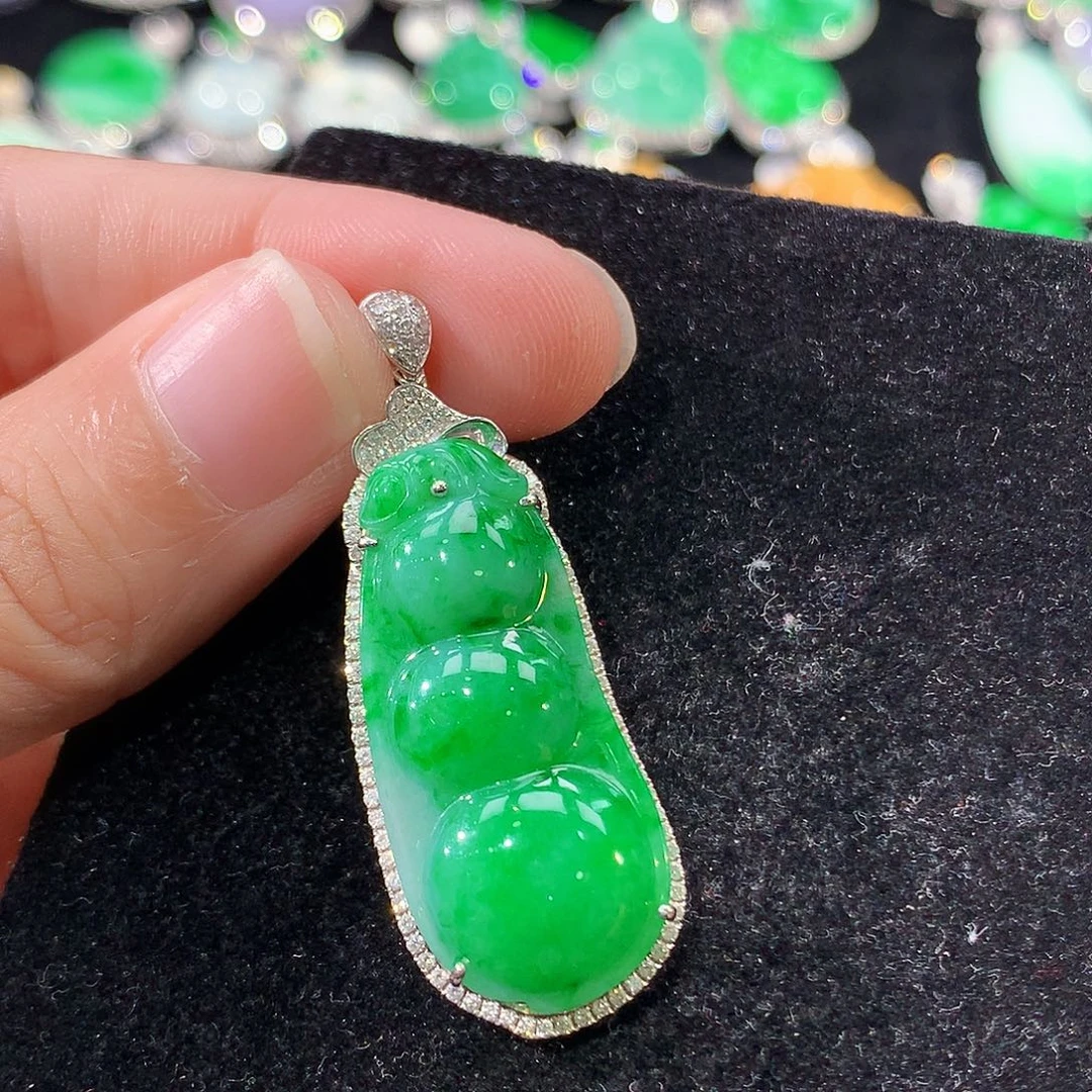 翡翠18K金镶嵌颈饰