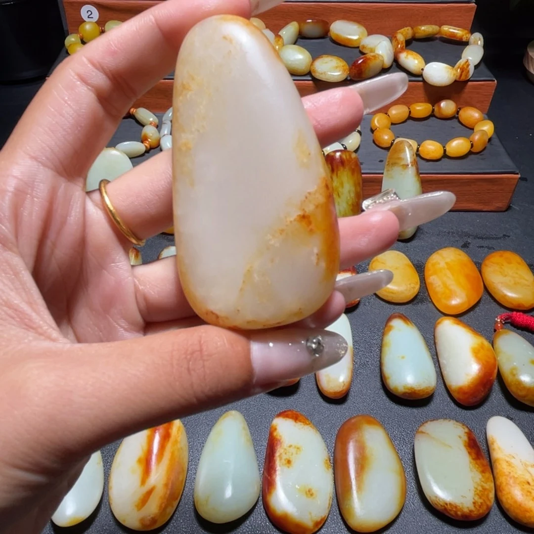 和田玉未镶嵌颈饰木****）