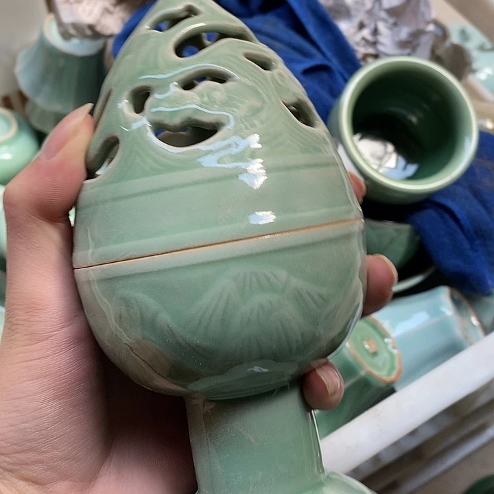 气烧梅子青博山炉