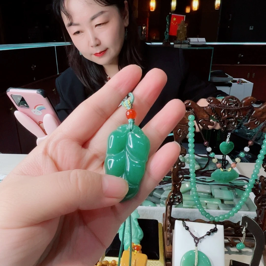 放***外密玉（石英质玉）未镶嵌颈饰